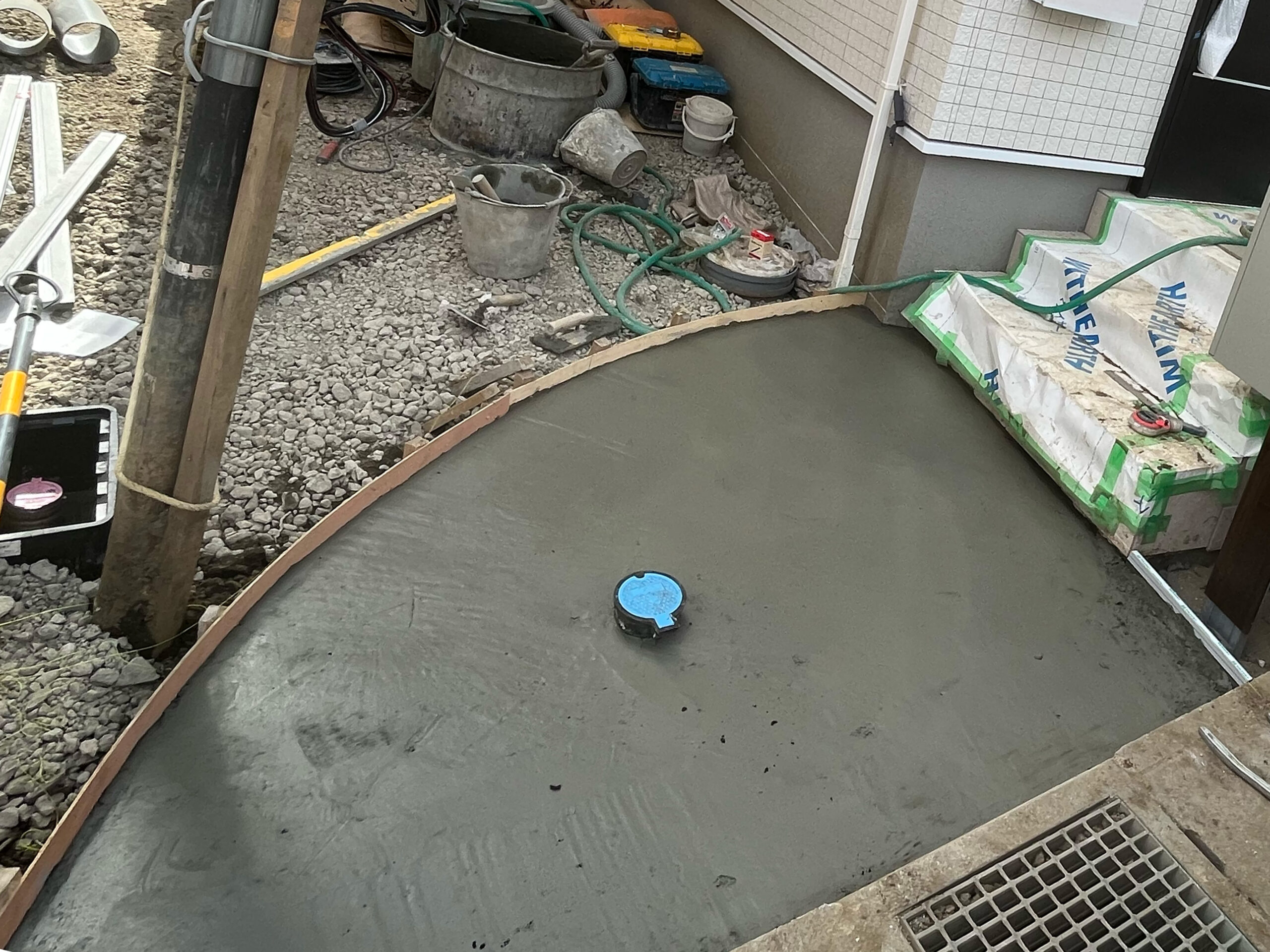玄関アプローチ部 乱系石張り工事 BEFORE